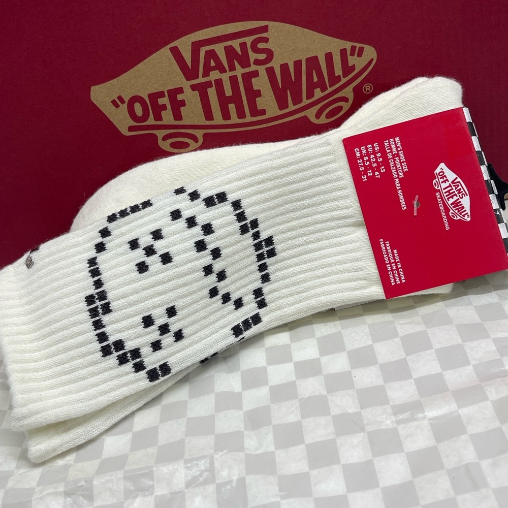 VANS "Off The Wall" socks 
New with the tag authentic Vans socks (1 pair) - Picture 2 of 16